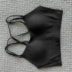 Lululemon bra like a cloud size 6